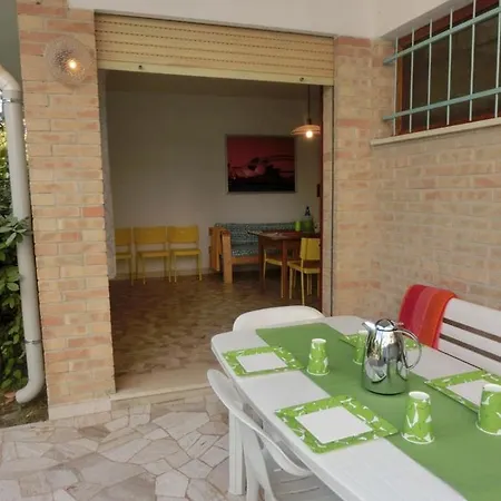 Adorable For 8 People Close To The Sea Appartamento