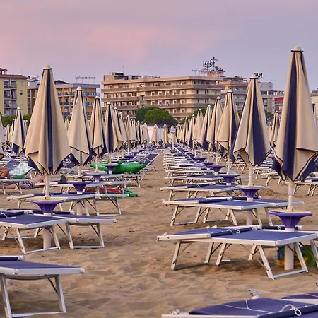 Adorable For 8 People Close To The Sea